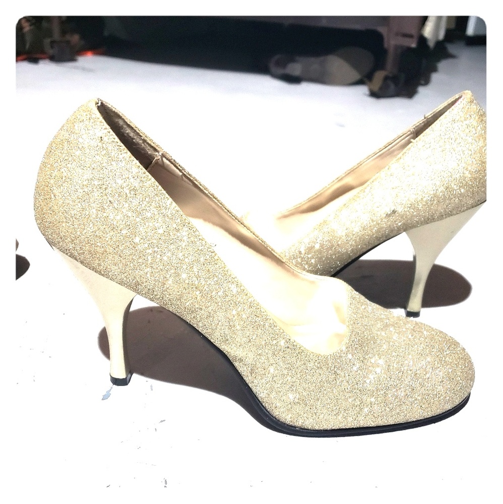 Gold pumps
